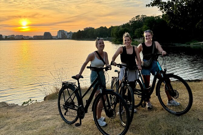 Bike or E-Bike Tour Tirana: Highlights & Grand Park Guided Cycle - Postbllok and the Berlin Wall fragment