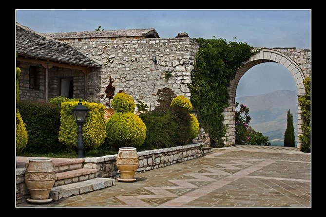 Butrint, Ksamil, Blue Eye, Lekuresi Castle. All-in-one daytrip. - Timing, pickup, and practical preparation