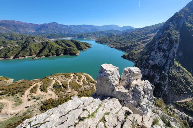 Hey Albania: Bovilla Afternoon Tour – Nature & Lake - Traditional lunch after the climb
