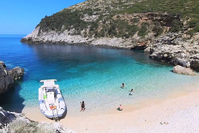 Private 6 H Boat Dafina Bay & Bear's Bay - Key points to know before booking