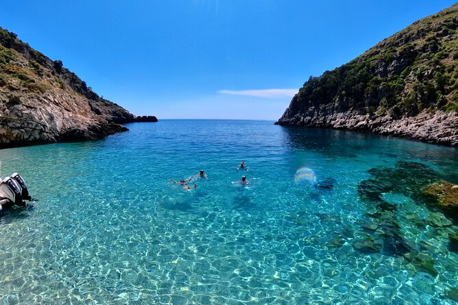 Private 6 H Boat Dafina Bay & Bear's Bay - What the private price buys you