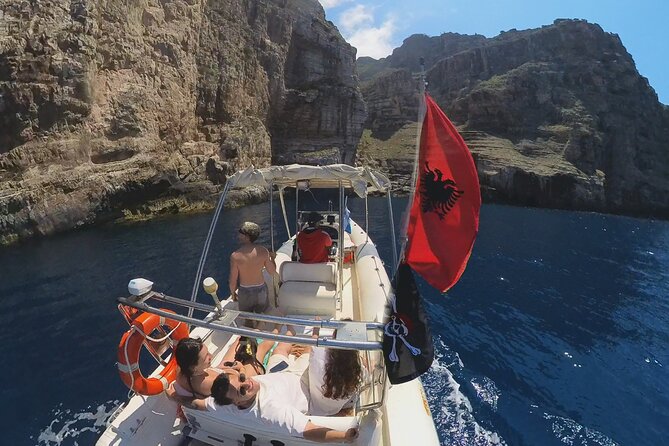 Private 6 H Boat Dafina Bay & Bear's Bay - Who will enjoy this six-hour outing