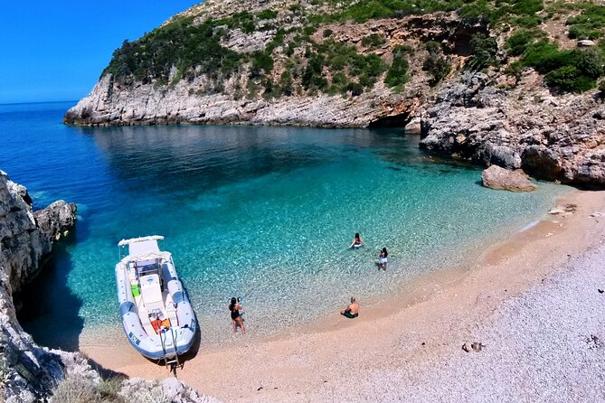 Private Full Day Boat Expedition to Grama Bay - What the crew adds to the experience