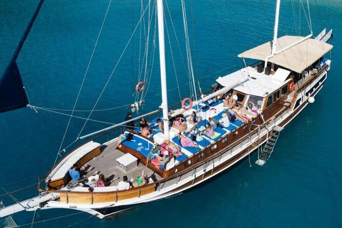 Saranda Prince Ennio-Daily Yacht Tour - Qefali Beach starts the coastal scenery