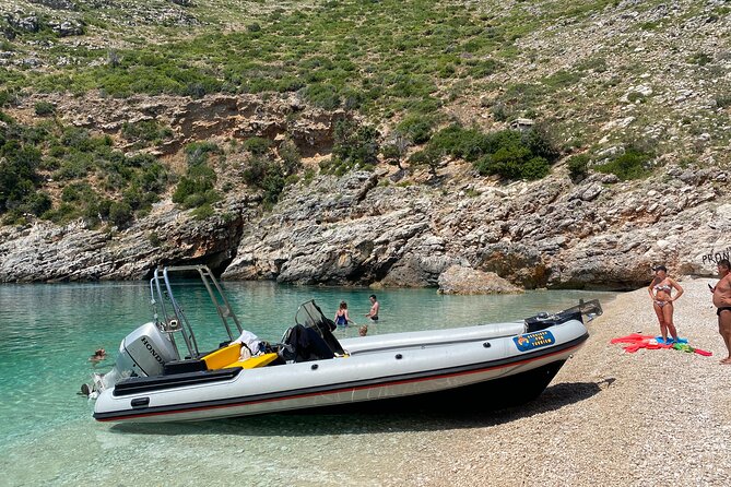 Speed Boat Tour to National Park and Grama Bay - Music, food, and the social atmosphere