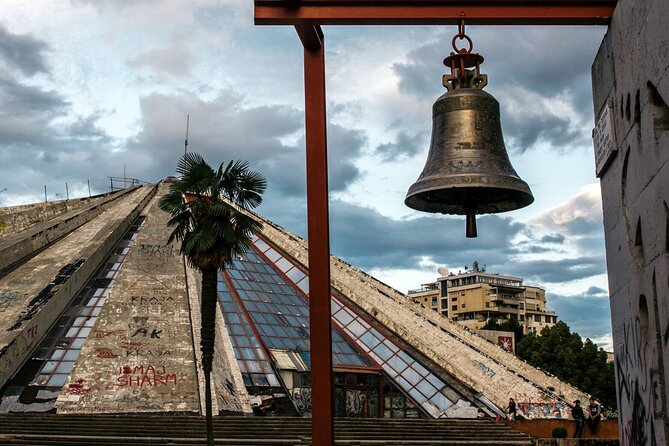 Tour a Piedi di Tirana - The Pyramid, Postbllok, and Enver Hoxha’s former home