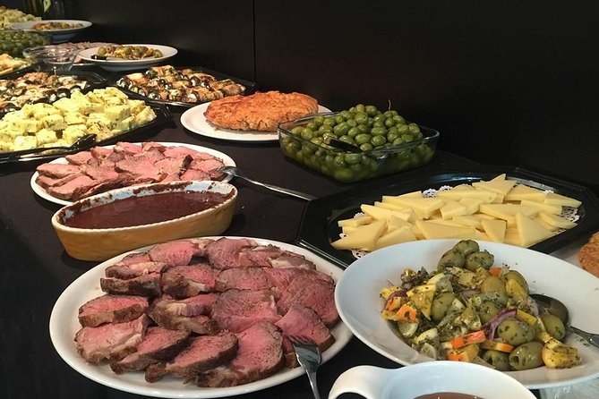 Traditional Albanian and Mediterranean Dinner - Tavë kosi is the main course to watch for